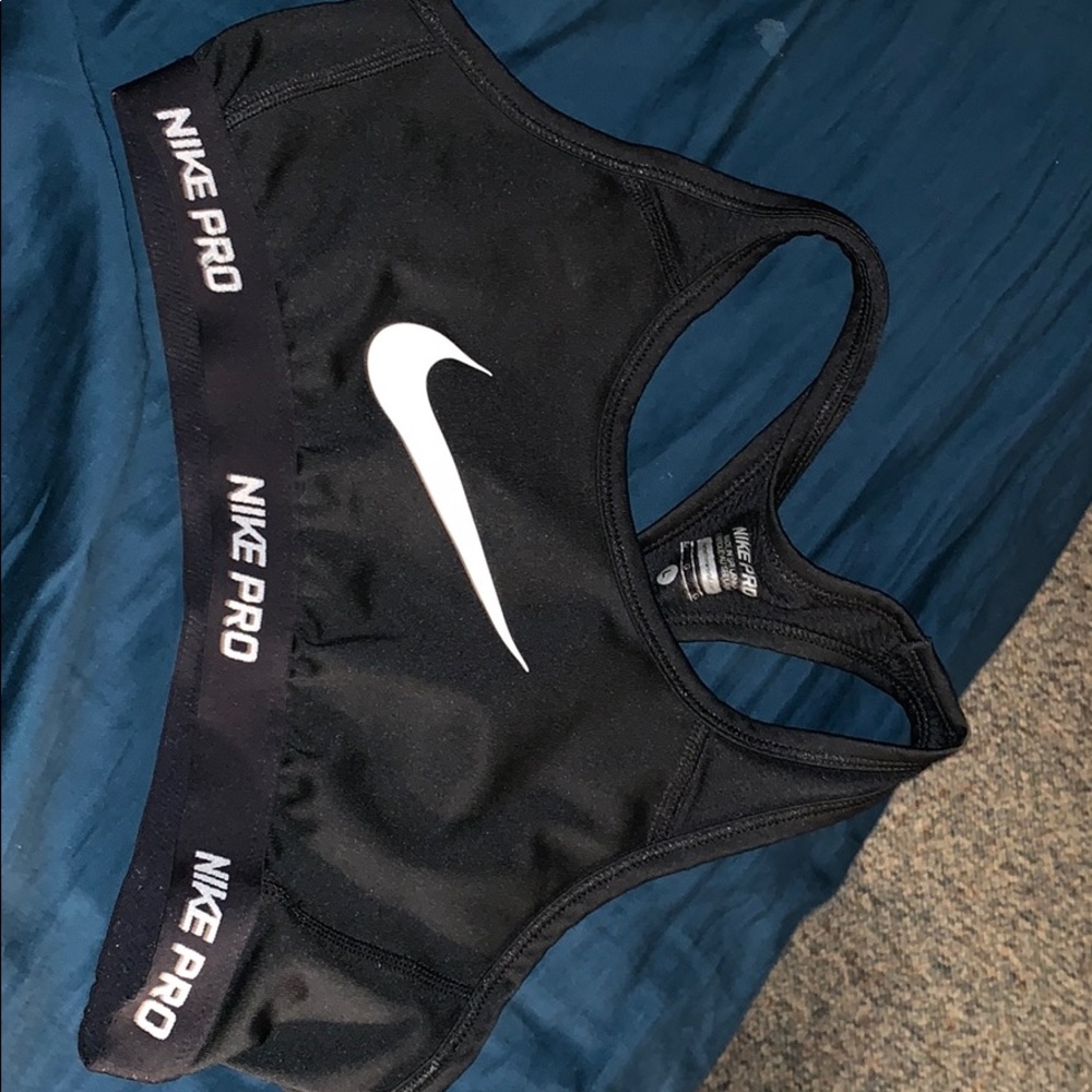 Nike sports bra black
